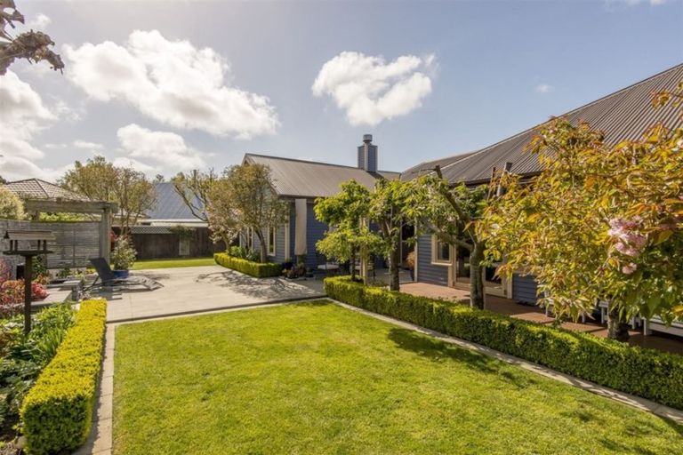 Photo of property in 18 Milesbrook Close, Rangiora, 7400