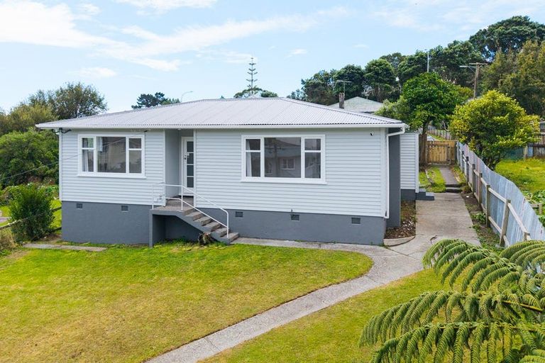 Photo of property in 8 Hampshire Street, Cannons Creek, Porirua, 5024