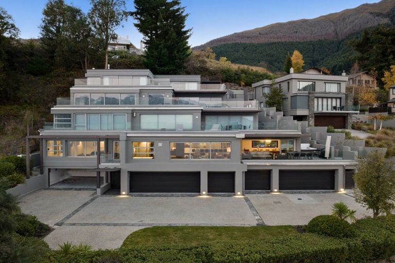 Photo of property in 6 Lordens Place, Fernhill, Queenstown, 9300