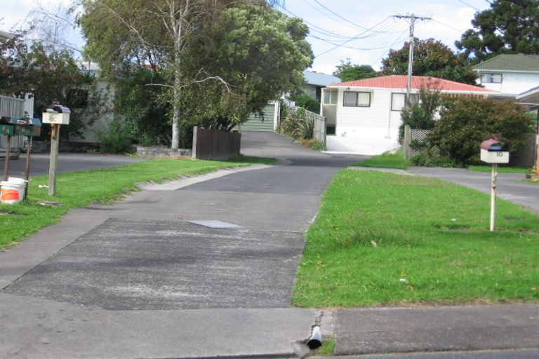 Photo of property in 10 Kirrie Avenue, Te Atatu South, Auckland, 0610