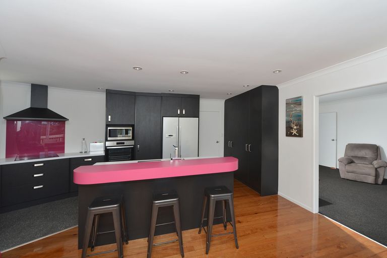 Photo of property in 8 Memorial Drive, Parahaki, Whangarei, 0112