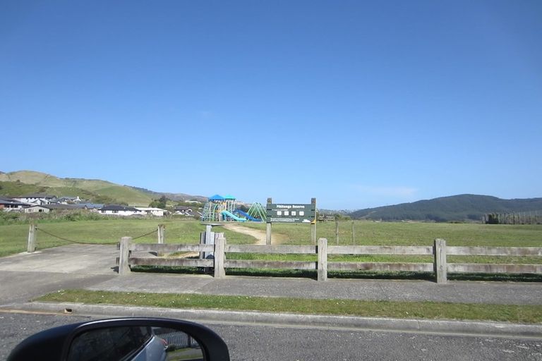 Photo of property in 3 Pikitanga Close, Tawa, Wellington, 5028