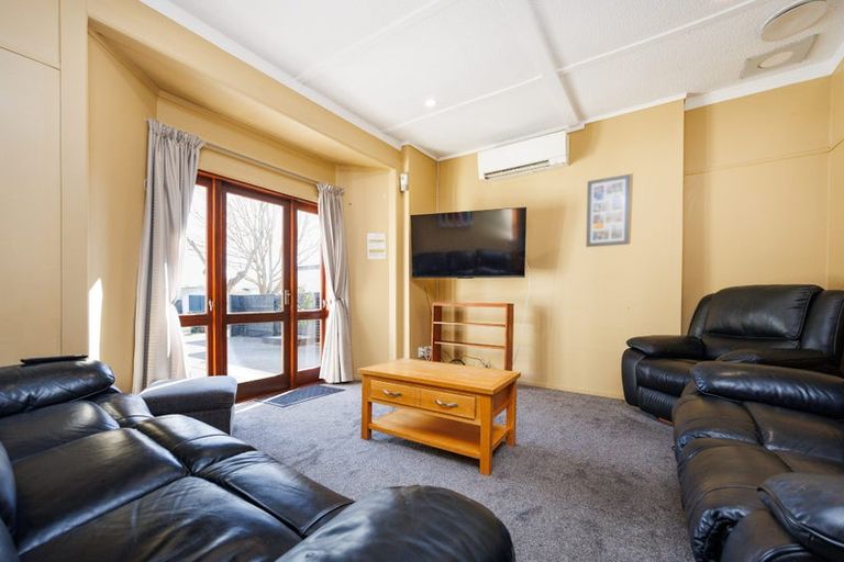 Photo of property in 41 Rangitane Street, Palmerston North, 4414