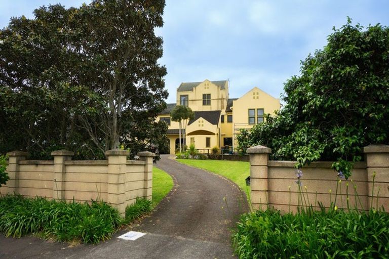 Photo of property in 38 Birdwood Avenue, Moturoa, New Plymouth, 4310