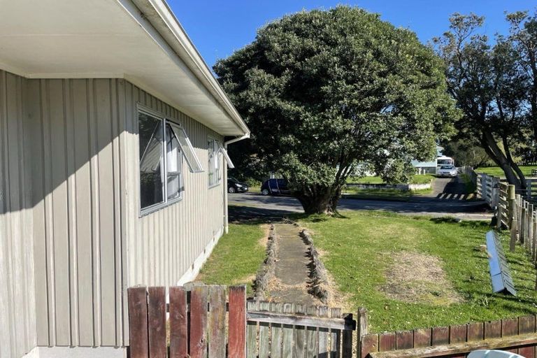 Photo of property in 10 Glenn Street, Castlecliff, Whanganui, 4501