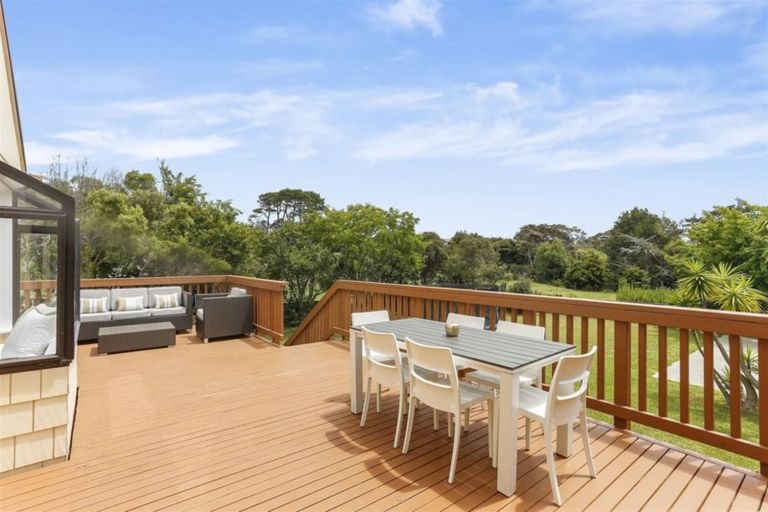 Photo of property in 411 Waitakere Road, Taupaki, Henderson, 0782