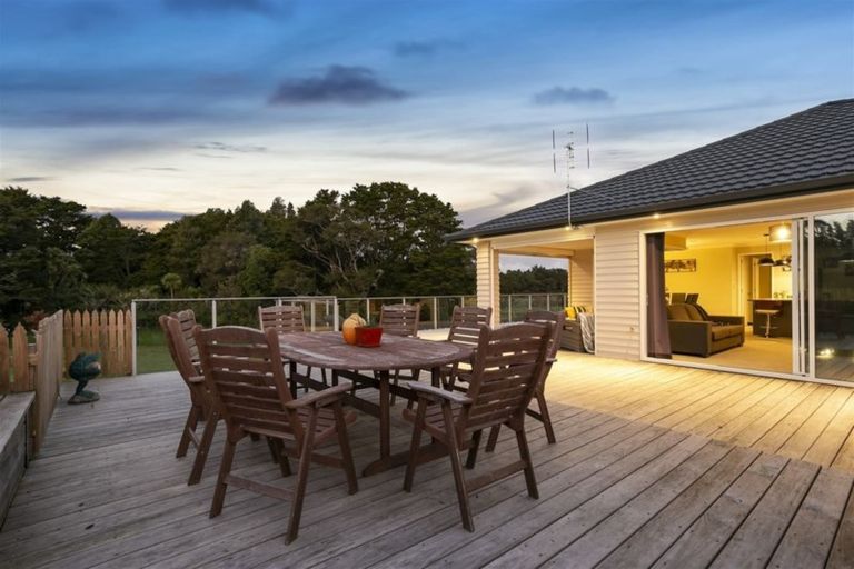 Photo of property in 21 Kahika Grove, Huapai, Kumeu, 0810