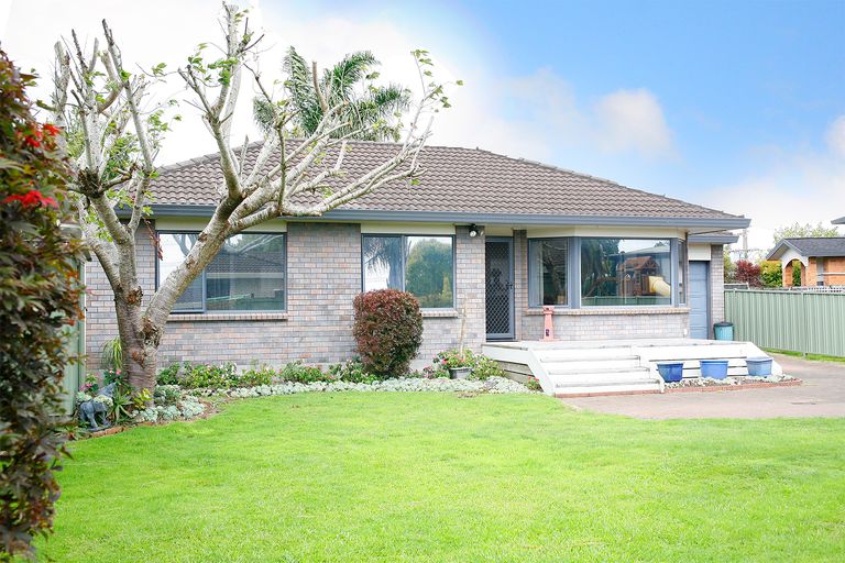 Photo of property in 1/45 Clevedon Road, Papakura, 2110