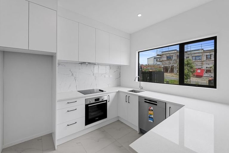 Photo of property in 49b Crestview Rise, Papakura, 2110