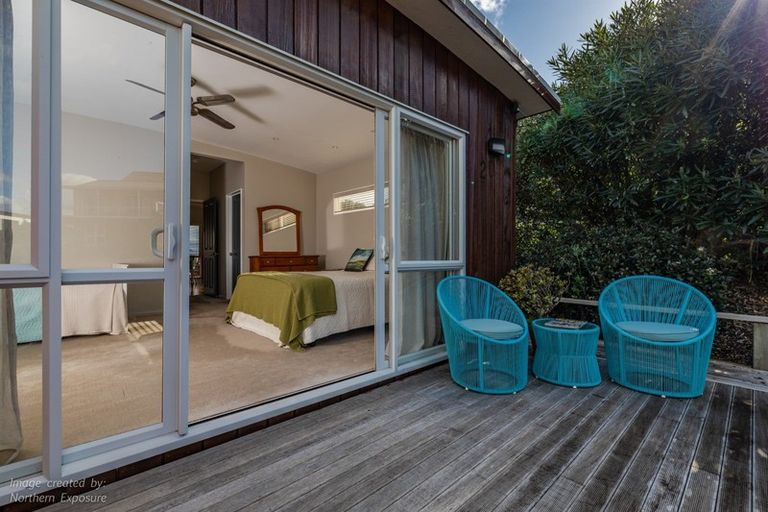 Photo of property in 20 Du Fresne Place, Russell, 0202