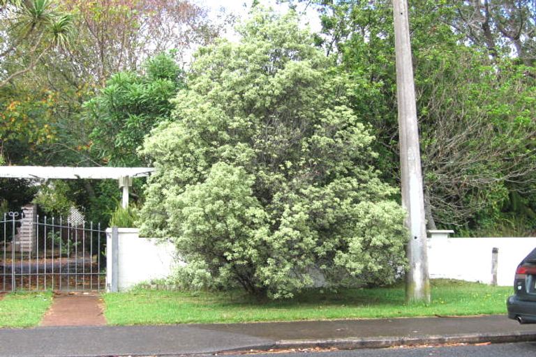 Photo of property in 127 Tirimoana Road, Te Atatu South, Auckland, 0602