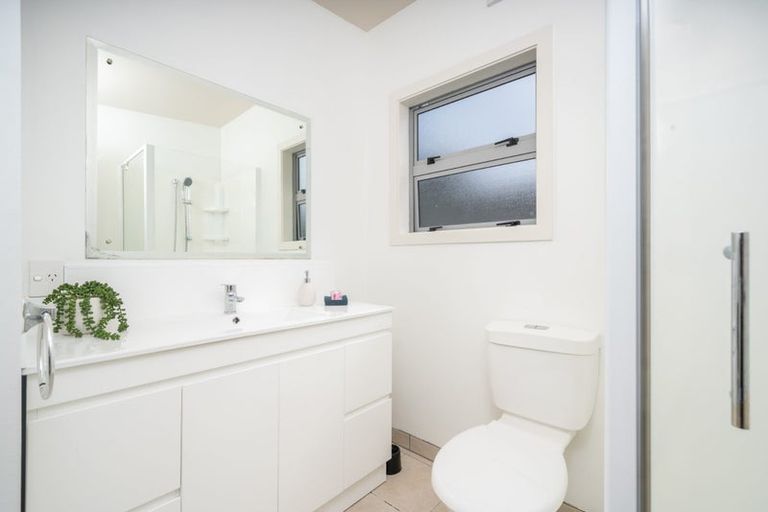 Photo of property in 18 Franklyn Road, Tawa, Wellington, 5028