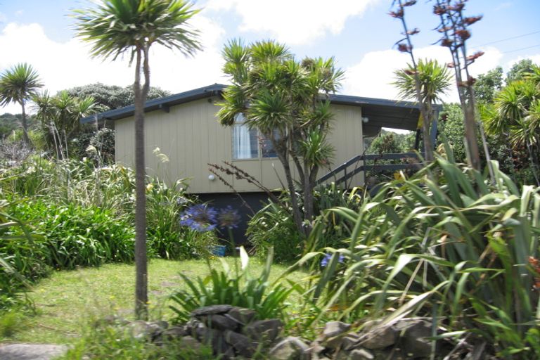 Photo of property in 14 Ngatira Road, Muriwai, Waimauku, 0881