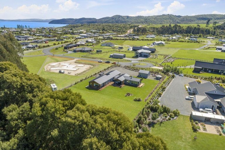 Photo of property in 20 Lancewood Way, Kinloch, Taupo, 3377