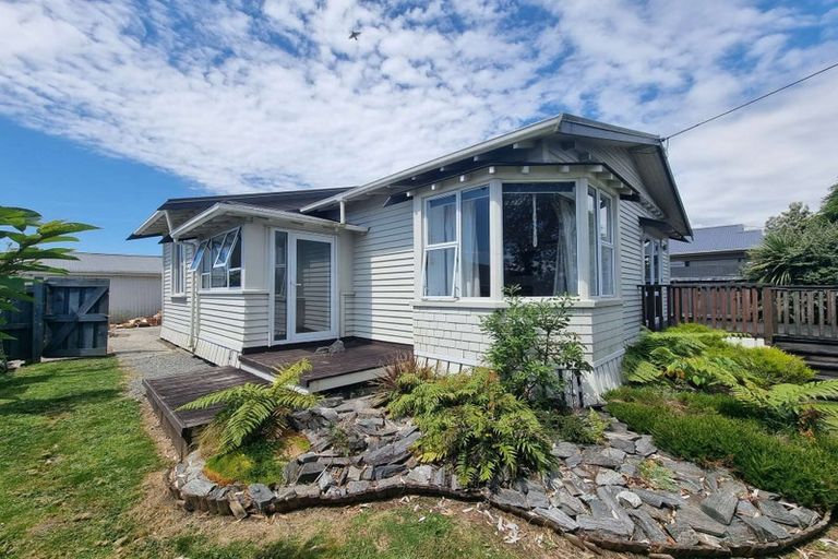 Photo of property in 102 Park Street, Hokitika, 7810