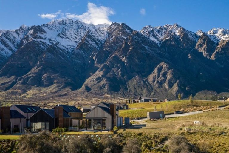 Photo of property in 17 Double Cone Road, Jacks Point, Queenstown, 9371
