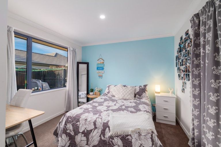 Photo of property in 24 Foresters Crescent, Parklands, Christchurch, 8083