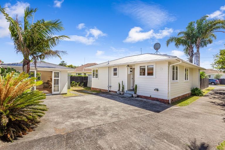 Photo of property in 29 Ward Crescent, Te Atatu Peninsula, Auckland, 0610