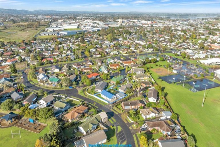 Photo of property in 14 Randwick Place, Randwick Park, Auckland, 2105