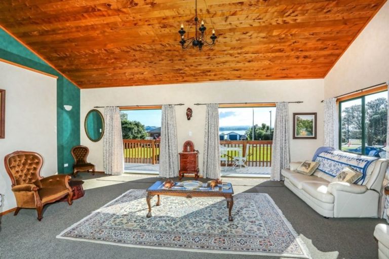 Photo of property in 166 Torkar Road, Clarks Beach, 2122