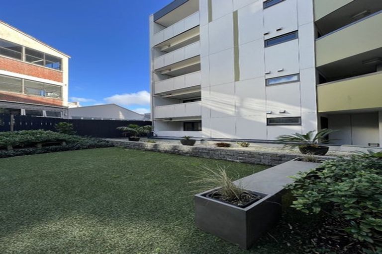 Photo of property in The Mews, 4/8 Basque Road, Eden Terrace, Auckland, 1021