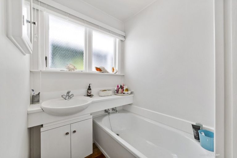 Photo of property in 12 Williamson Way, Karori, Wellington, 6012