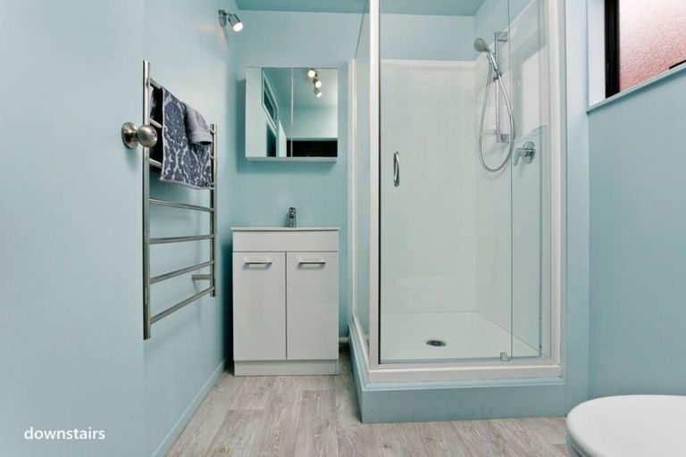 Photo of property in 2/19 Sapphire Place, Bayview, Auckland, 0629