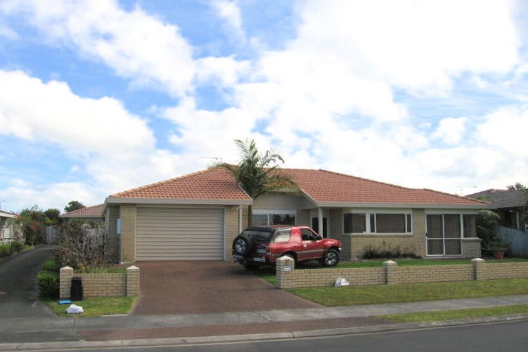 Photo of property in 65 Lakeside Drive, Orewa, 0931