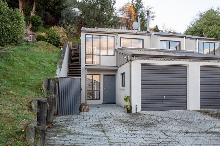 Photo of property in 5b Wye Place, Fernhill, Queenstown, 9300