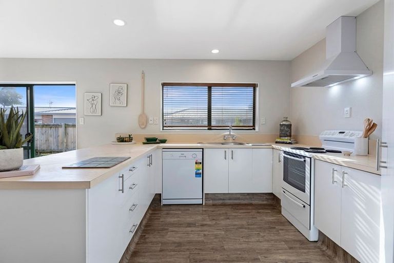 Photo of property in 88 Evans Road, Papamoa Beach, Papamoa, 3118