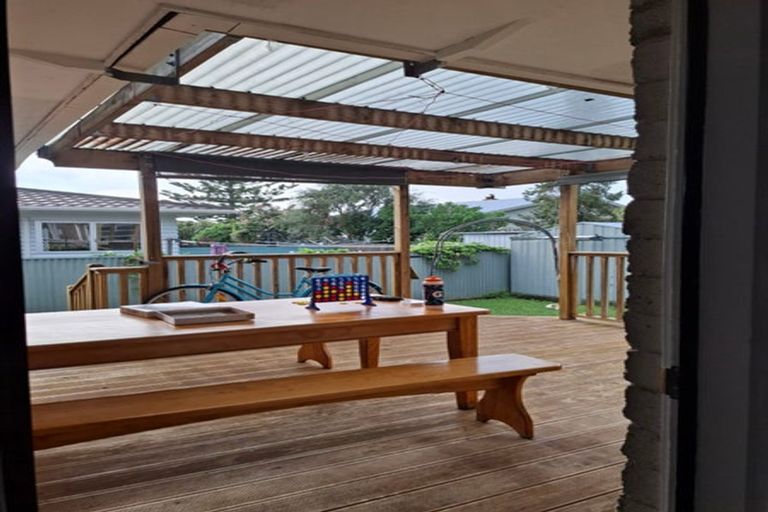 Photo of property in 58 Weraroa Road, Levin, 5510