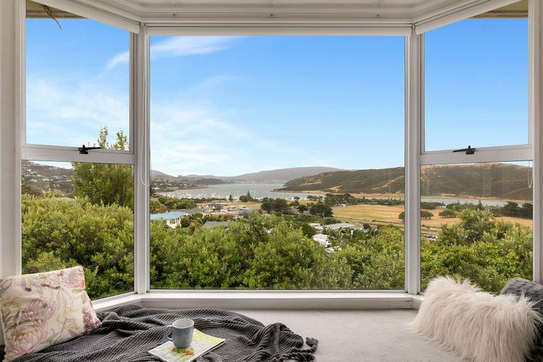 Photo of property in 9 Walker Avenue, Paremata, Porirua, 5026