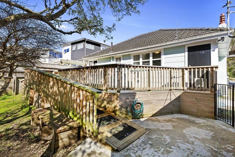 Photo of property in 9 Kowhai Street, Tawa, Wellington, 5028