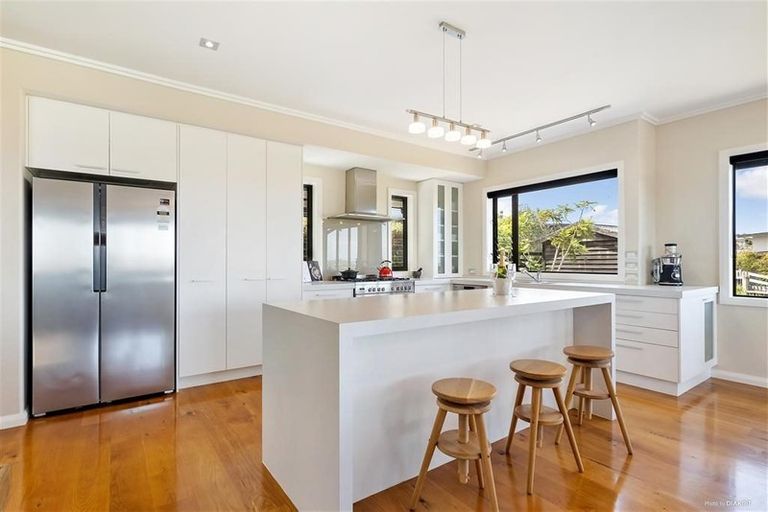 Photo of property in 21 Bayview Park Lane, Orewa, 0931