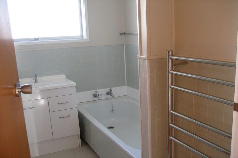 Photo of property in 2/33 Castor Bay Road, Castor Bay, Auckland, 0620