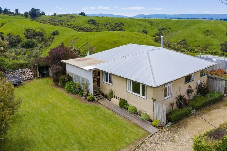 Photo of property in 594 Waituna Tapuae Road, Waituna West, Feilding, 4779