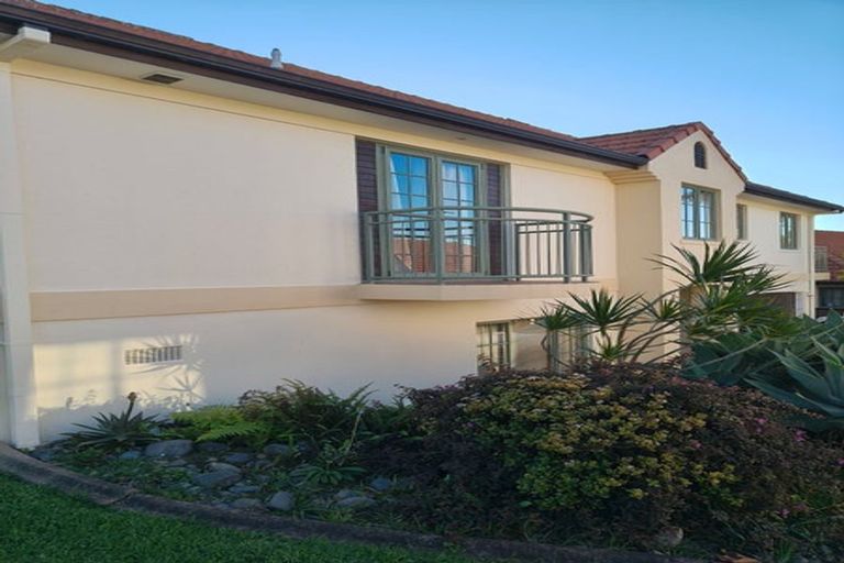 Photo of property in 30 Parkwood Crescent, Gulf Harbour, Whangaparaoa, 0930
