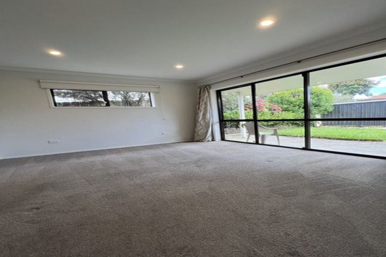 Photo of property in 16 Loloma Drive, Half Moon Bay, Auckland, 2012