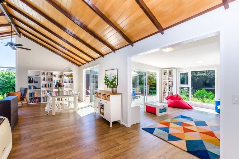 Photo of property in 13 Fleetwood Grove, Waikanae, 5036