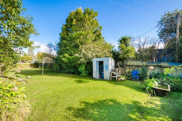 Photo of property in 64 Tiroroa Avenue, Te Atatu South, Auckland, 0610