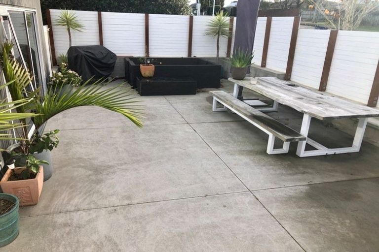 Photo of property in 15 Eskdale Road, Birkdale, Auckland, 0626