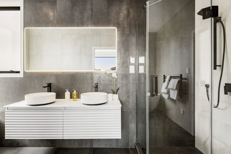 Photo of property in 43 Knights Road, Rothesay Bay, Auckland, 0630