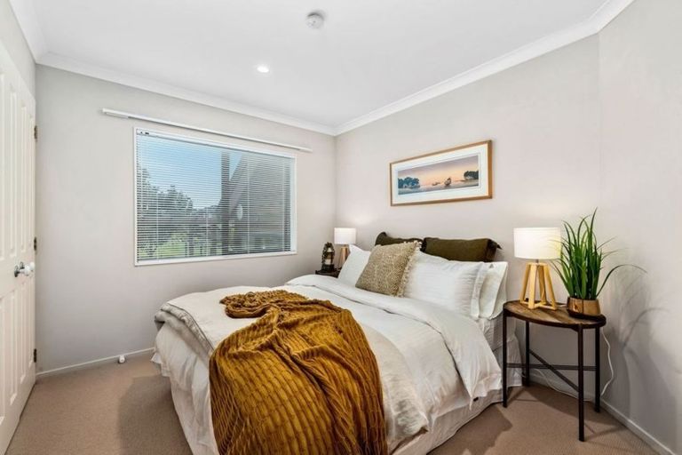 Photo of property in 5 Pigeonwood Lane, Albany, Auckland, 0632