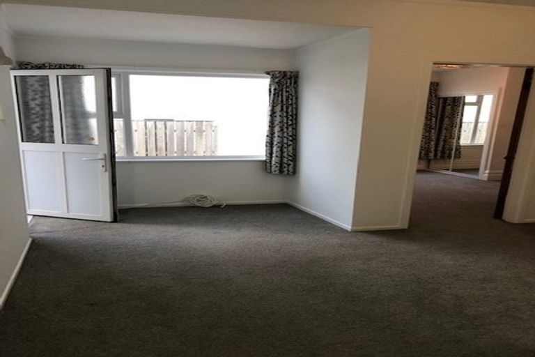 Photo of property in 118 Lyall Parade, Lyall Bay, Wellington, 6022