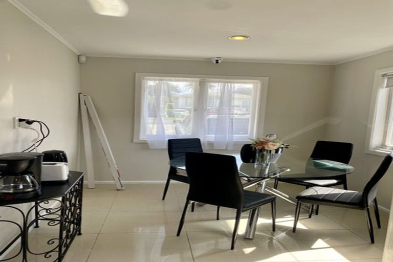 Photo of property in 26 Miller Road, Mangere Bridge, Auckland, 2022