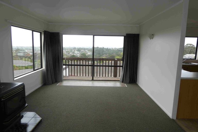 Photo of property in 20 Van Dyke Place, West Harbour, Auckland, 0618