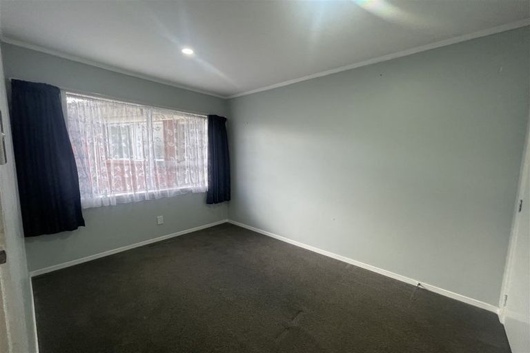 Photo of property in 1/1 Ribblesdale Road, Henderson, Auckland, 0612