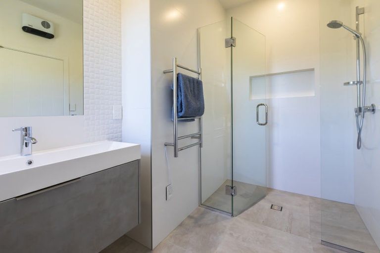 Photo of property in 2 Challenger Lane, Redcliffs, Christchurch, 8081