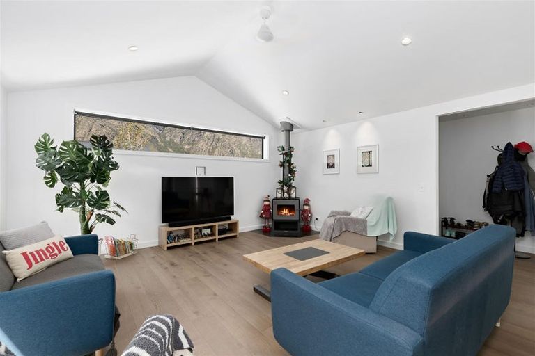 Photo of property in 20 Howden Drive, Jacks Point, 9371