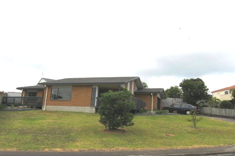 Photo of property in 9 Altair Place, Windsor Park, Auckland, 0632